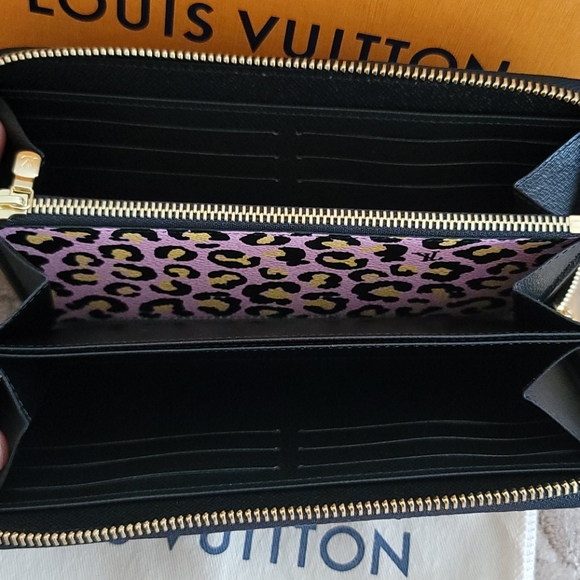 Louis Vuitton Wild at Heart Large Black Monogram Giant Flower Zippy Wallet - Picture 10 of 16